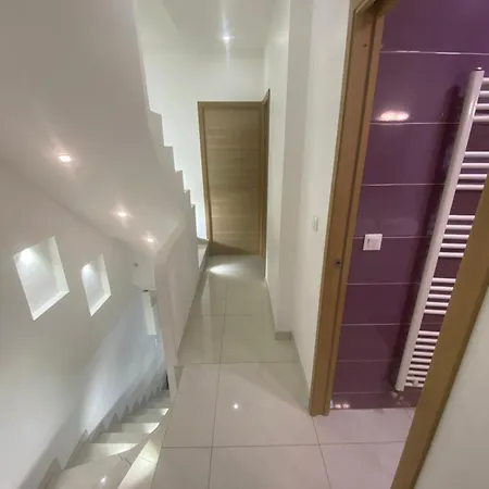 Multiple Sunshiny Pleasant Very Near Luxembourg منزل للإقامة *